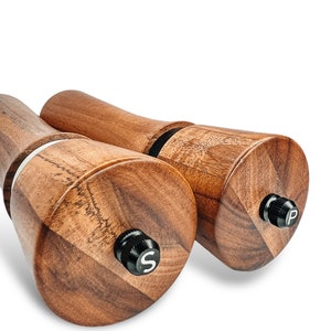 Bambuna® edles Pfeffermühlen Set aus Holz Salz und Pfeffermühle Untersetzer und Löffel aus Akazienholz hochwertige Geschenk Box Bild 7