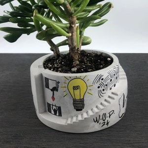 Jardinière graffiti personnalisable | Jardinière pour cactus et succulentes | Art urbain | Jolie jardinière de bureau | Fait main | Jardinière architecturale en béton