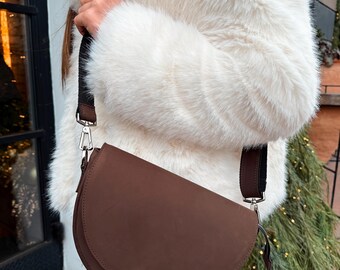 Wildleder Crossbody Damentasche, Braune Wildleder Halbmond Tasche, Braune Halbmond Schultertasche, Jubiläumsgeschenk, Braune halbrunde Tasche
