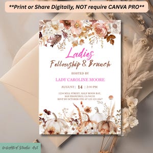 Könnte beinhalten: Eine digital druckbare Einladung mit floralen und Kürbis-Illustrationen. Die Einladung lautet "Ladies Fellowship & Brunch", veranstaltet von Lady Caroline Moore. Die Veranstaltung findet am 14. August um 14:00 Uhr statt. Die Einladung enthält auch ein RSVP-Datum und Kontaktinformationen.