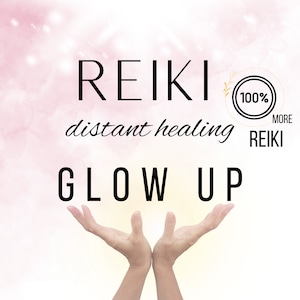 Può includere: Uno sfondo acquerellato rosa e bianco con il testo "REIKI distant healing GLOW UP" e un cerchio con il testo "100% MORE REIKI" in testo nero.