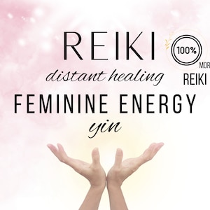 Può includere: Reiki guarigione a distanza energia femminile yin, con un paio di mani alzate, su uno sfondo acquerellato rosa e bianco. Il testo "100% più Reiki" è in un cerchio con un design a foglia d'oro.