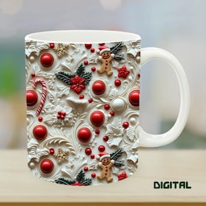 Könnte beinhalten: Weiße Keramiktasse mit festlichem Weihnachtsdesign. Die Tasse hat ein erhabenes Reliefmuster mit roten Ornamenten, Lebkuchenmännern, Schneeflocken und Stechpalmenblättern. Das Wort "DIGITAL" ist unten rechts aufgedruckt.