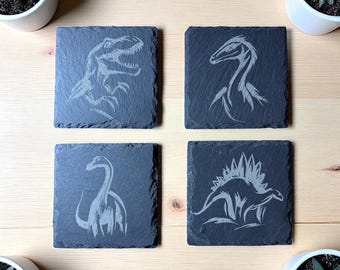 Posavasos de pizarra con diseño de dinosaurio. Grabados a láser. ¡Protección para la mesa! ¡Diseñados y fabricados a medida!