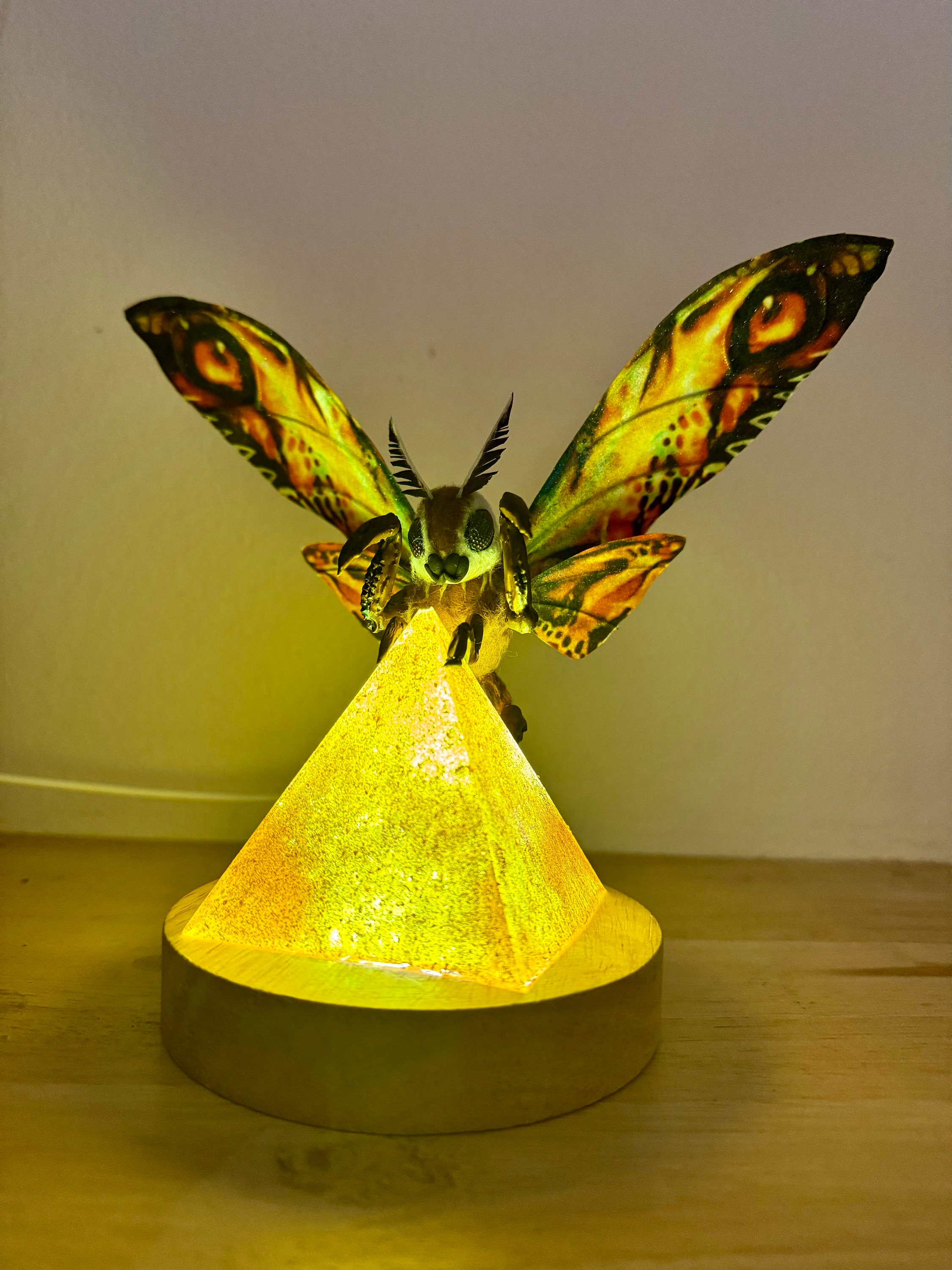 モスラ召喚ピラミッドランプ：ゴジラ×コング モンスターバース LED