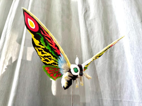 レオモスラ像：モスラの復活 1996年彫刻、翼幅40cm - Etsy 日本