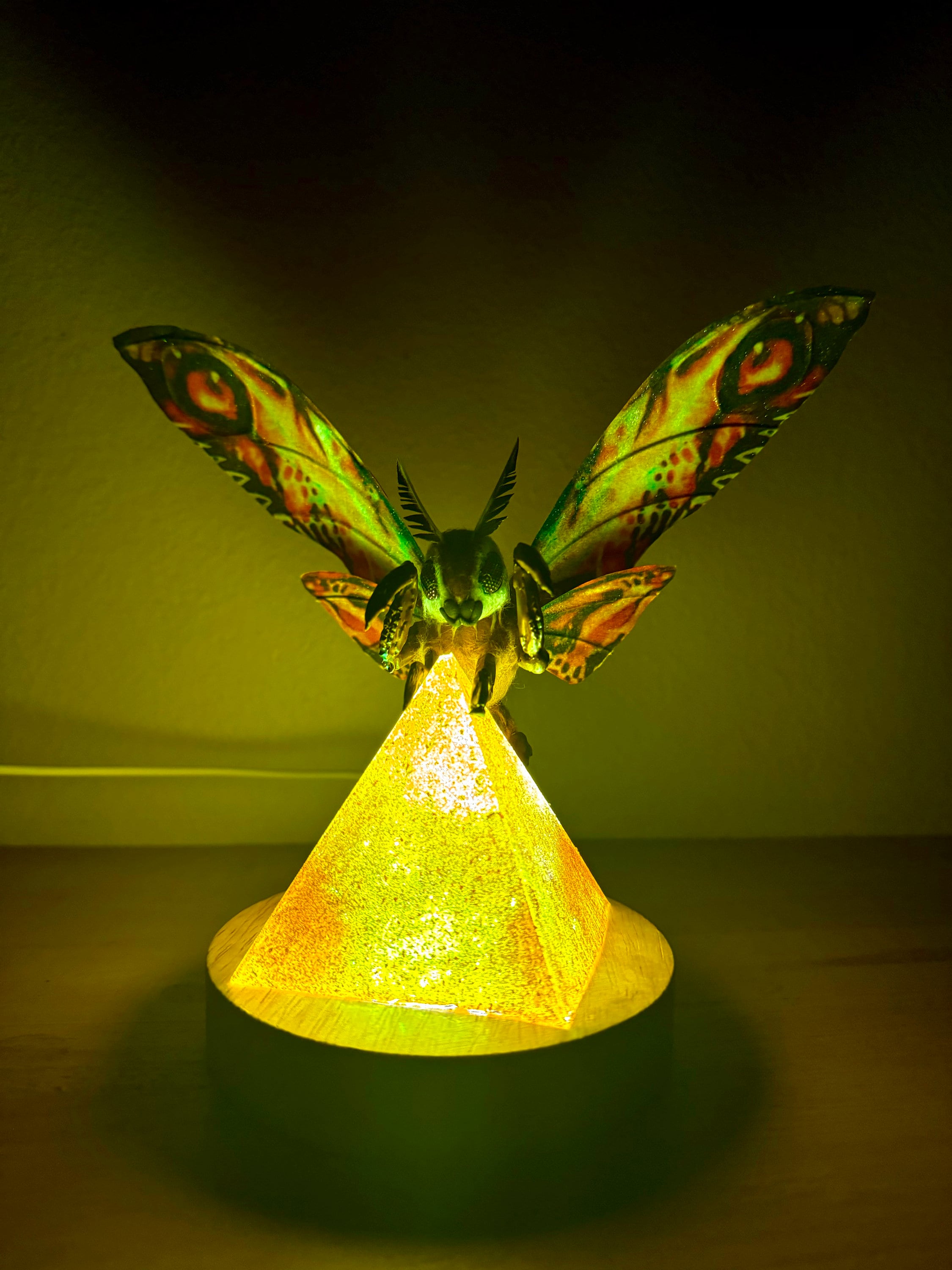 モスラ召喚ピラミッドランプ：ゴジラ×コング モンスターバース LED