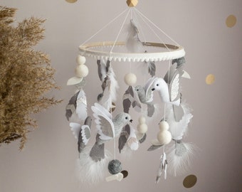 Neutral Baby Mobile Birds, Hanging crib girl mobile with grey and white birds, Silver feathers mobie, Birds nursery decor, Baby shower gift