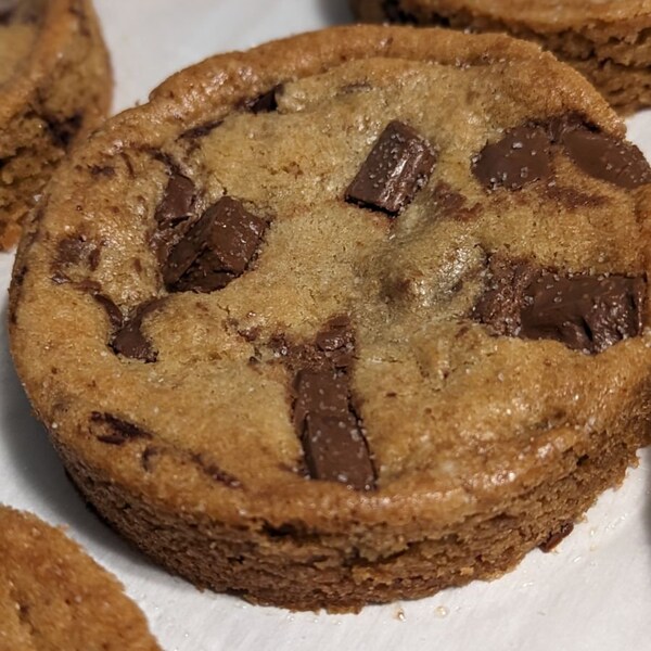 Chocolate chip cookie/sea salt/ chocolate chip/homemade/ milk chocolate/ cookies/baked goods/homemade baked goods/cookie/chocolate