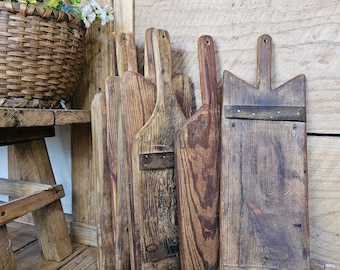 Tablas de cortar, charcutería y quesos muy rústicas y primitivas, largas y estrechas (20 pulgadas), hechas a mano, con un aspecto antiguo/vintage.