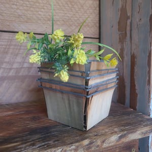 A set of 6! SMALL size vintage berry picking baskets- perfect for primitive or farmhouse decor! Small storage baskets- super cute!