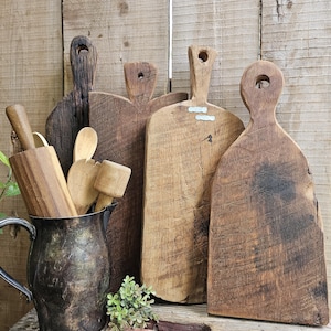 ¡Muy rústicas y primitivas! Tablas de cortar/embutir de tamaño mediano con aspecto vintage/antiguo: madera de granero antigua/reciclada.