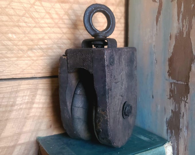 A Antique (1920s-1930s) Wooden Barn Pully- Block and Tackle Rope Pully ...