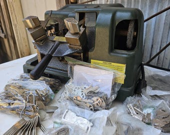 ILCO Unicon 044- Semi-Automatic Performance Series Key Maker LN Made In USA- works with keys included! Super sharp!