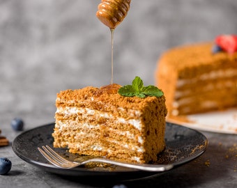 Honigkuchen | Honigkuchen mit Sauerrahm | Gute Idee für Süßwaren | Süßigkeiten Rezept PDF | Hausgemachte Backrezepte | Urlaub in der Küche