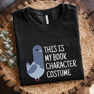 Camiseta con una paloma de dibujos animados, tipografía para amantes de las aves, adorable diseño de pájaro único, informal, ideal para observadores de aves.