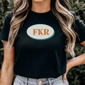 Camiseta vintage com design de letras retrô, camiseta casual gráfica para presente, camiseta unissex perfeita, camisetas estilosas com gola redonda, uso diário confortável