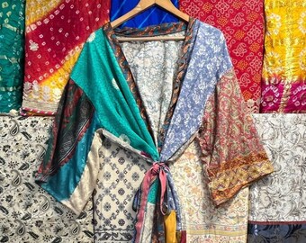 Wunderschöner Morgenmantel / Patchwork-Kimono aus Seide / handgemachter Seiden-Kimono / Boho-Lounge-Kleid / Patchwork-Kimono-Robe aus recycelter Seide / Nachtmantel