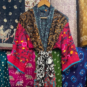 Ręcznie robiona haftowana kurtka kimono Phulkari: odzież indyjska