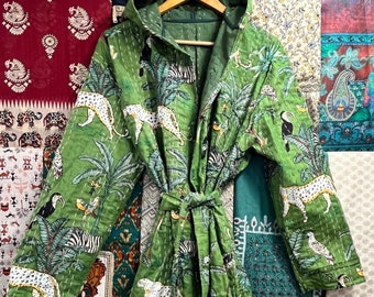 Abrigo acolchado Kantha con capucha y estampado de jungla: bata kimono de algodón indio