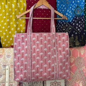Bolsa de algodón acolchada con flores: una compra ecológica y bohemia