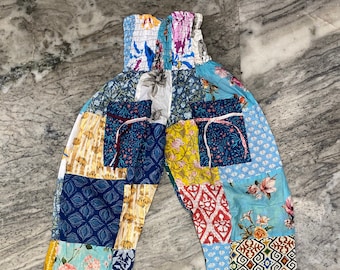 Pantalones harem de patchwork de algodón hechos a mano: pantalones de yoga multicolor con cintura elástica.