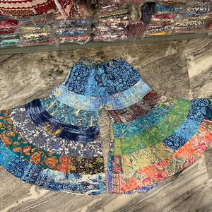 Recycelte Sari Seide Patchwork Palazzo Hose: Boho Hippie Hose mit weitem Bein