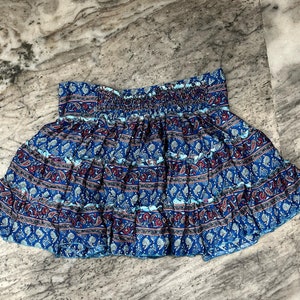 Bloemen magische soepel vallende korte rok/minirok/vloeiende hippierok/korte rok hippiestijl/retro stijl rok/damesmode jaren 70 kleding