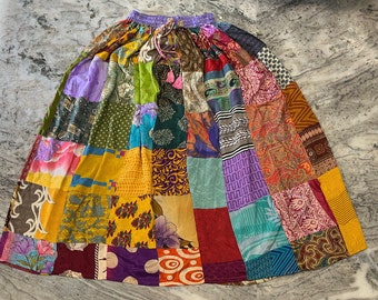 Gonna lunga patchwork in seta riciclata fatta a mano: gonna da festival con elastico in vita