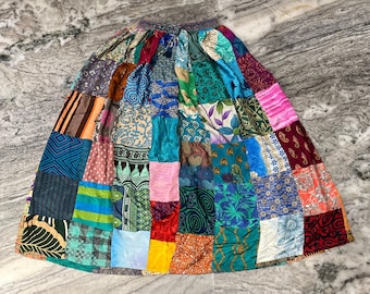 Falda larga de seda sari con patchwork hecho a mano: estilo boho maxi con volantes