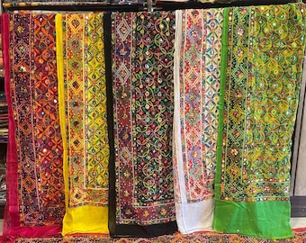 Ręcznie robiona bawełna Phulkari Dupatta: haftowane lustrzane Chunni