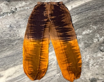 Pantalones hippies teñidos con corbata, pantalones de harén de festival, pantalones de harén con efecto tie-dye, pantalones holgados con efecto tie-dye, ropa de festival, ropa con efecto tie-dye, ropa hippie