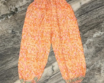 Pantaloni harem in seta con stampa floreale, realizzati a mano: pantaloni a gamba larga in stile boho