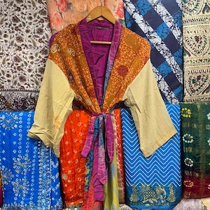 Handgemachte Kimono Robe aus Crepe Seide: Boho Patchwork Lounge Kleid