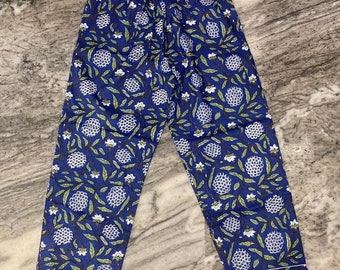 Pantalones de yoga de algodón con estampado a mano: pantalones de pijama florales estilo boho.