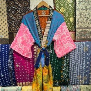 Kimono feito à mão em patchwork de seda reciclada: saída de praia boho