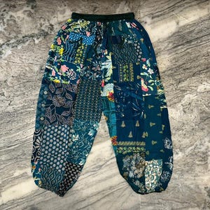 Pantalones harén de patchwork verde: pantalones de yoga de rayón estilo bohemio hippie