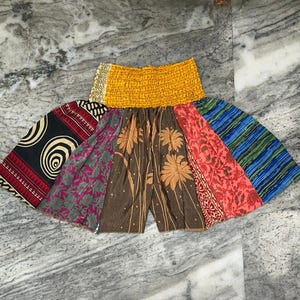 Short en patchwork de soie sari fait main : tenue d'été confortable à taille élastique