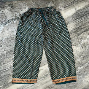 Pantaloni da pigiama in sari di seta fatti a mano: pantaloni larghi con motivo floreale boho