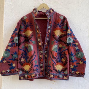 Womens Suzani bestickte Jacke, handgefertigter Baumwoll-Quiltmantel