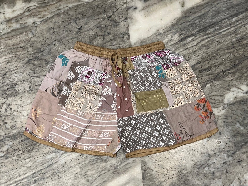 Handgefertigte Unisex-Boho-Patchwork-Shorts, Rayon-Festival-Kleidung, Sommer-Strandbekleidung, Yoga-Shorts, Hippie-Patchwork-Shorts, Herren und Damen-Shorts Bild 3