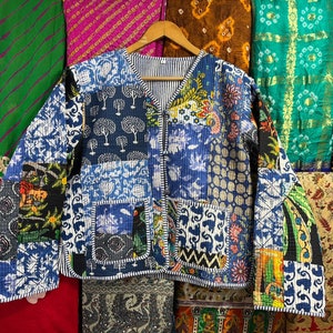 Blå lapptäcksquiltad jacka: Vändbar bohemisk bomullskappa