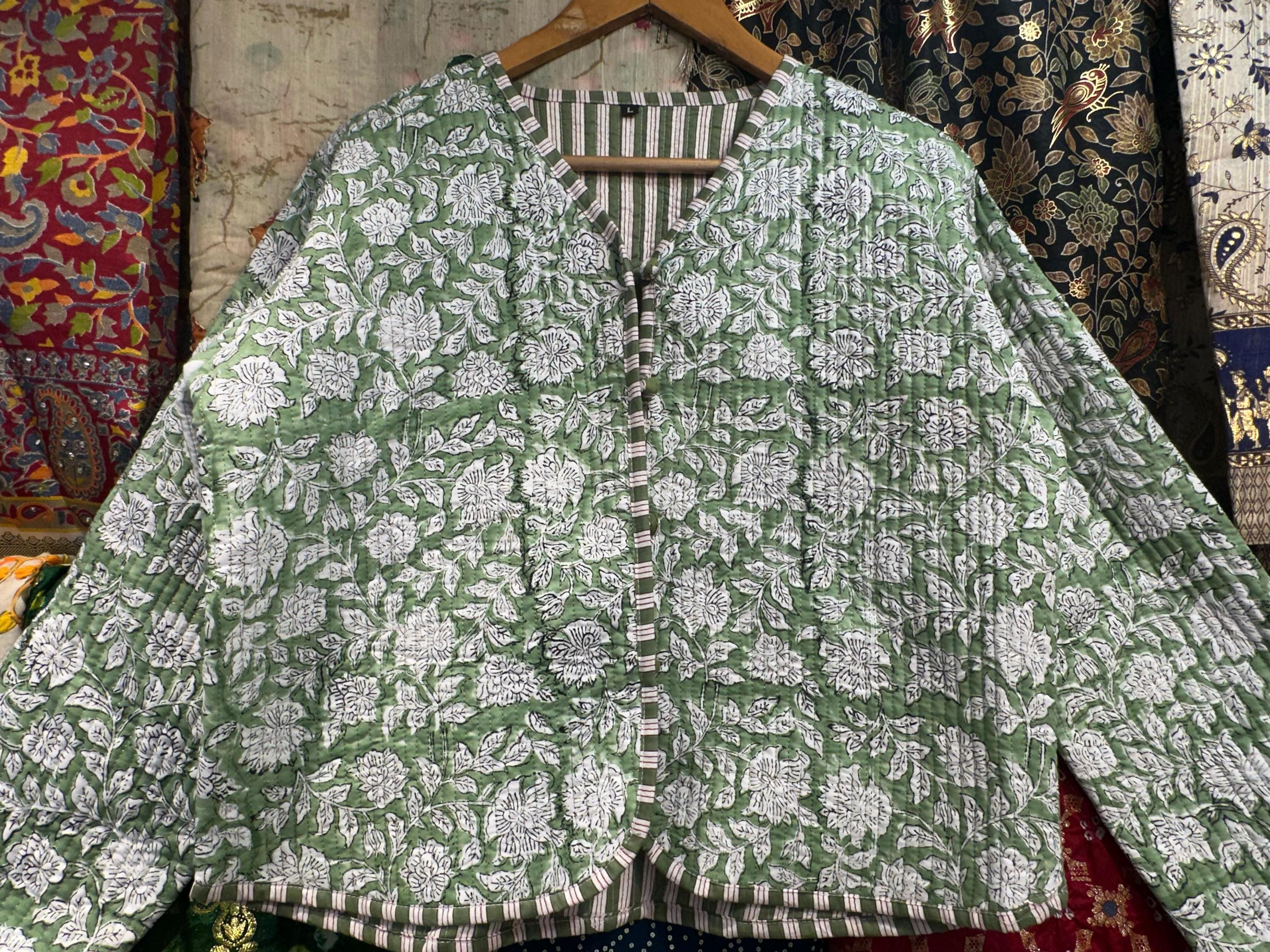 ゆ*り様 トクコ 花柄プリント フード付きジャケット 黒 TOKUKO トクコ 花柄