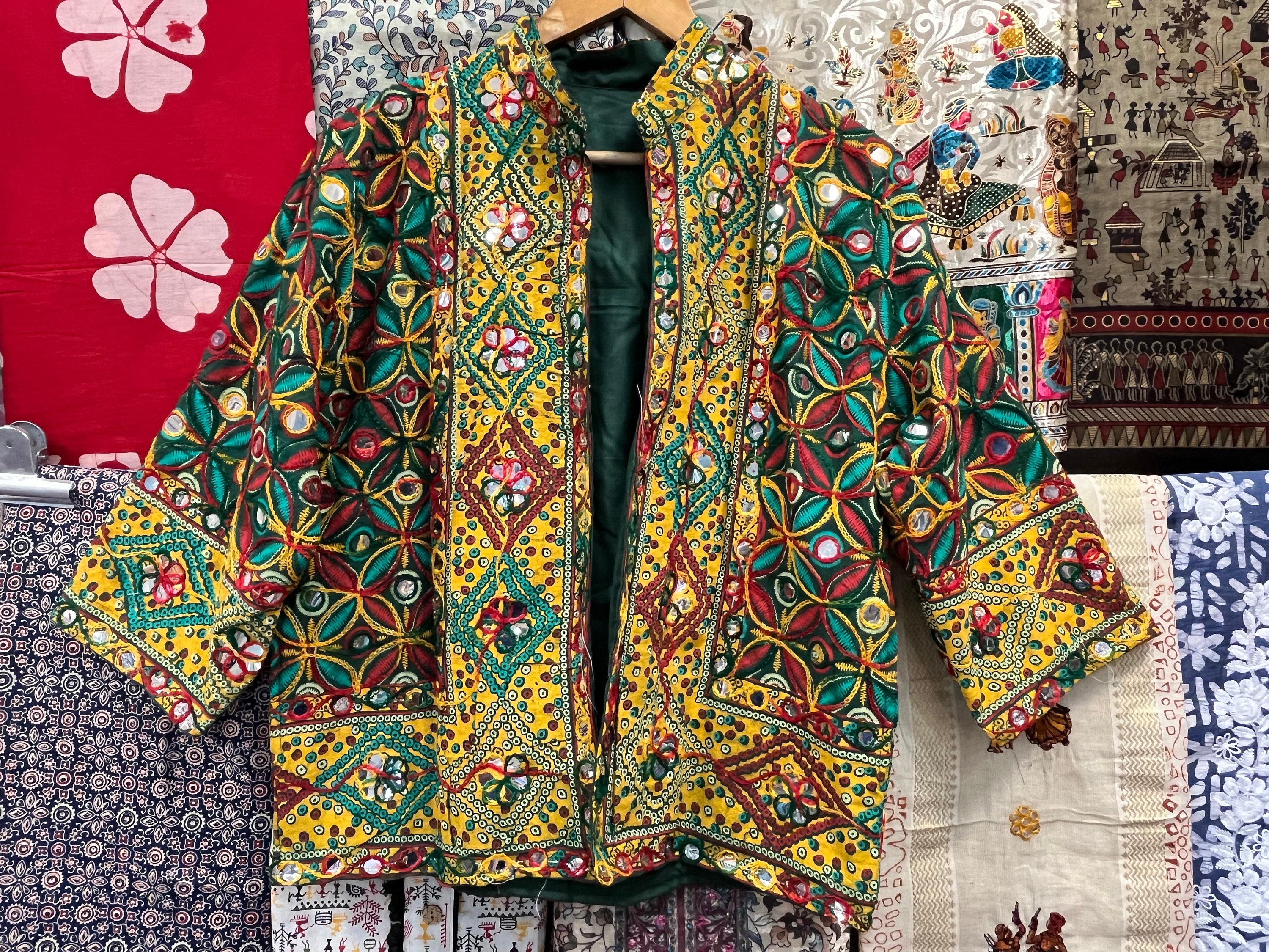 【グッチ】ジャケット 花柄刺繍 ゴールドボタン(40/L)イタリア製 綿 絹 上 グッチ】ジャケット 花柄刺繍 ゴールドボタン(40/L)イタリア製 綿 絹