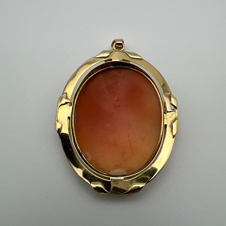 Fantastic Shell Cameo Necklace framed in 18K Yellow Gold image 3