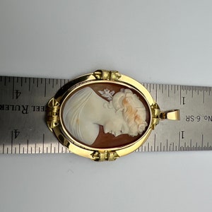 Fantastic Shell Cameo Necklace framed in 18K Yellow Gold image 4