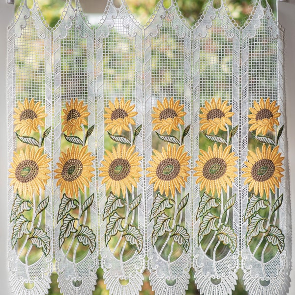 Sunflower Grand Soleil, Brise bise in macramé embroidery.