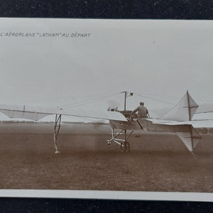 Premiers avions, premières machines volantes, transport aérien, vraie photo en noir et blanc, avion Latham, carte postale de l'aviation française