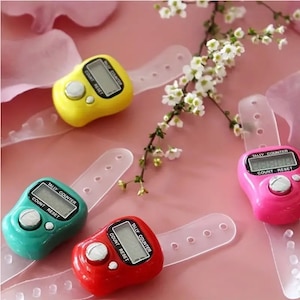 ハンドヘルドデジタル段数カウンター：編み物用かぎ針編みLCDディスプレイ