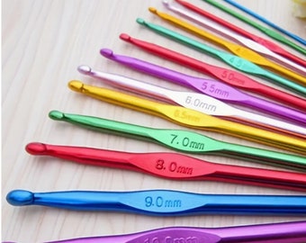 Multicolor Aluminum Crochet Hook Set: 14 Sizes (2mm-10mm)
